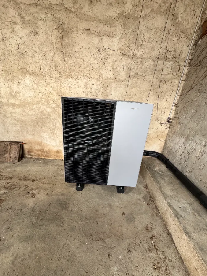 Installation PAC air-eau VIESSMANN détail — ARENERGIE